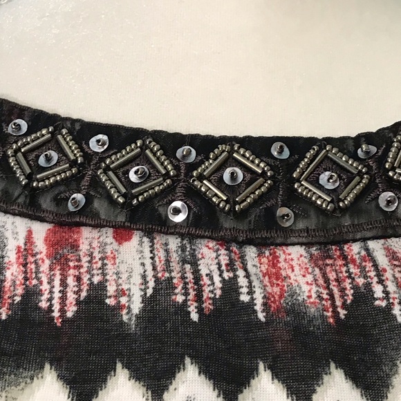 AB Studio Tribal Print w/embellished neck - Picture 2 of 5